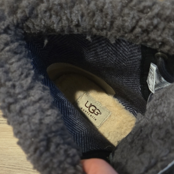 UGG Zea Black Lace Up Boots with Gray Sherpa Lining - Size 9 - Picture 2 of 13